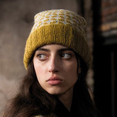 Grannlåt - muts met bloemenpatroon