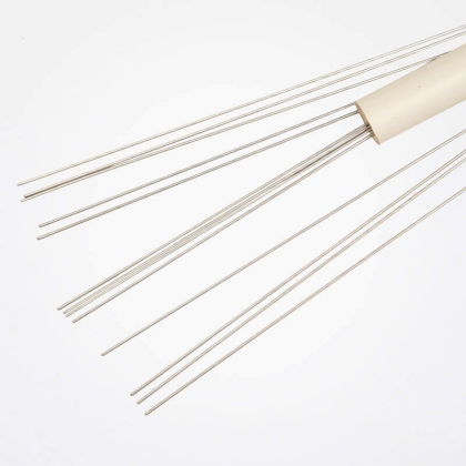 Koker met pennen en naalden voor het blokken