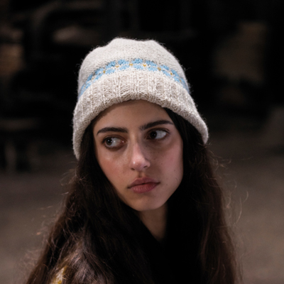 Grannlåt - muts met bloemenrand